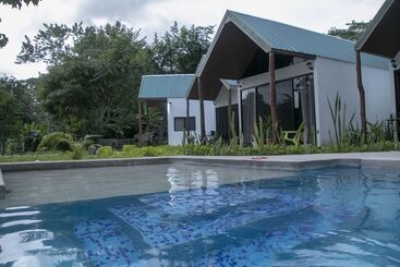 هتل Villas Cabuya Beach & Forest