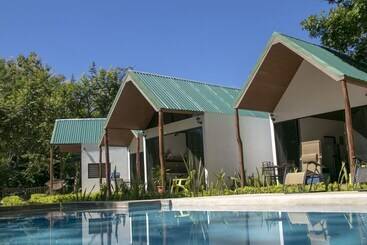 هتل Villas Cabuya Beach & Forest