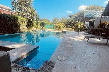 هتل Villas Cabuya Beach & Forest
