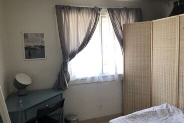 پانسیون Cute Housing Glendale California