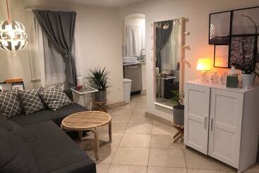 پانسیون Cute Housing Glendale California