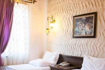 هتل Cicerone Lodge