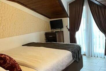 هتل Cicerone Lodge