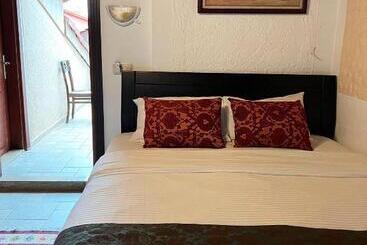 هتل Cicerone Lodge