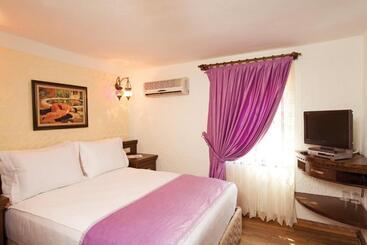 هتل Cicerone Lodge