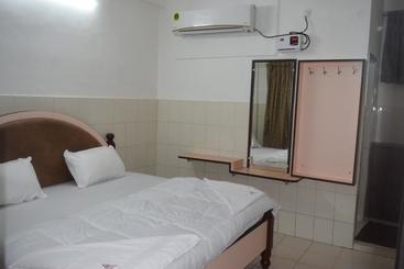 هتل Athidhi Inn