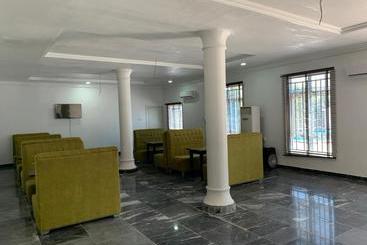 هتل Nordhaus Suites Garden And Tours