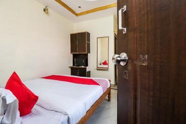 בית מלון כפרי Oyo 65430 Ysr Residency
