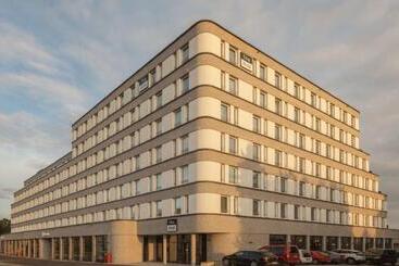 Отель Holiday Inn   The Niu, Sparrow Regensburg, An Ihg