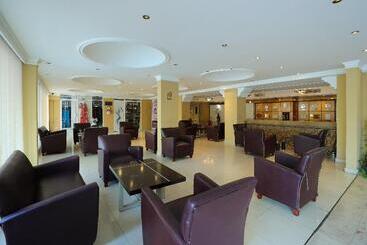 هتل Oyo 112 Semiramis