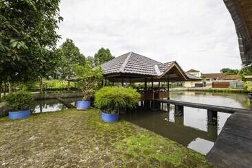 هتل Reddoorz Syariah At Bumi Eyang Enin Homestay Tasikmalaya
