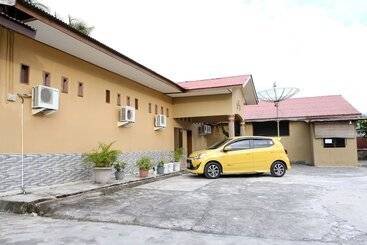 هتل Spot On 2766 Kezia Kost