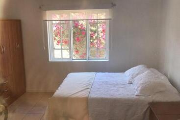 پانسیون Hostal Casa 95