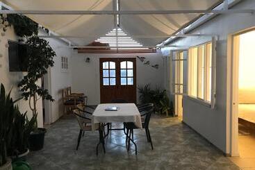 پانسیون Hostal Casa 95