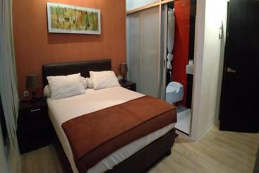 בית מלון כפרי Oyo 2663 Jombang Permai Syariah Residence