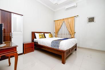 هتل Spot On 2618 Jepara Guest House