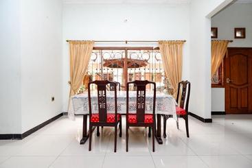 هتل Spot On 2618 Jepara Guest House