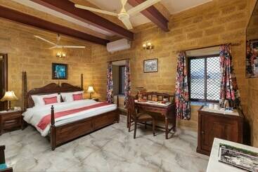 هتل Welcomheritage Mohangarh Fort