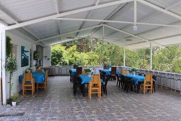 هتل Paradise Lake Finca