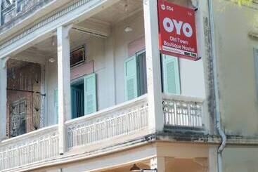 هتل Oyo Old Town Boutique Hostel