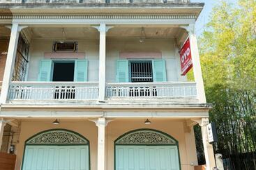 هتل Oyo Old Town Boutique Hostel