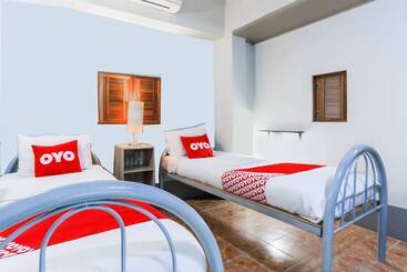 هتل Oyo Old Town Boutique Hostel