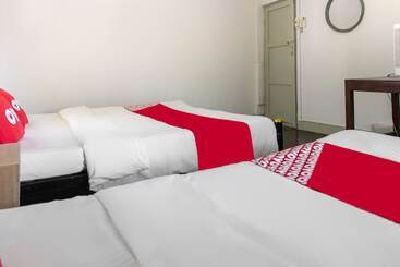 هتل Oyo Old Town Boutique Hostel