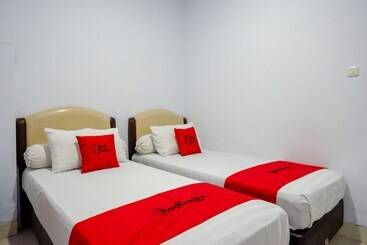 Reddoorz @ Hotel Bravo Pantai Kamali Bau Bau