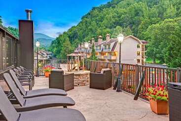 Hotel Baymont By Wyndham Gatlinburg On The River