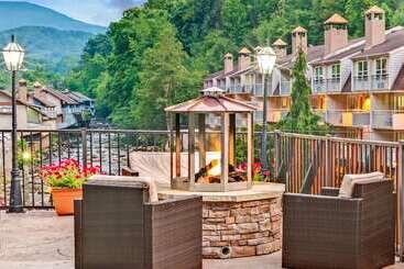 Hotel Baymont By Wyndham Gatlinburg On The River