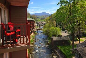 Hotel Baymont By Wyndham Gatlinburg On The River