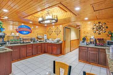 Hotel Baymont By Wyndham Gatlinburg On The River