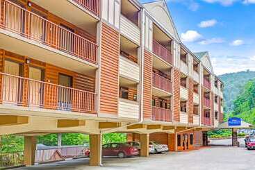 Hotel Baymont By Wyndham Gatlinburg On The River
