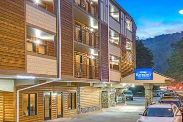 Hotel Baymont By Wyndham Gatlinburg On The River