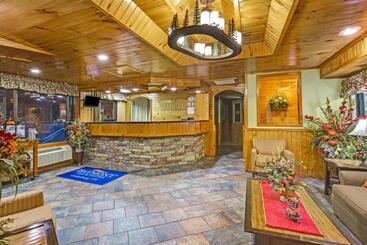 Hotel Baymont By Wyndham Gatlinburg On The River