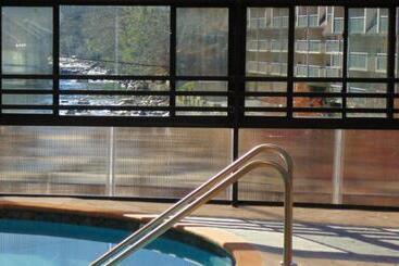 Hotel Baymont By Wyndham Gatlinburg On The River