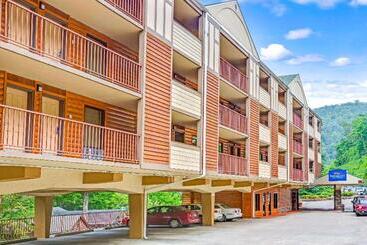 Hotel Baymont By Wyndham Gatlinburg On The River