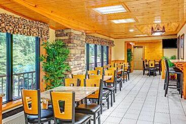 Hotel Baymont By Wyndham Gatlinburg On The River