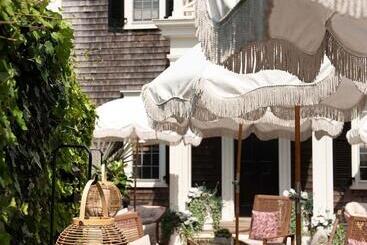 هتل Faraway Nantucket