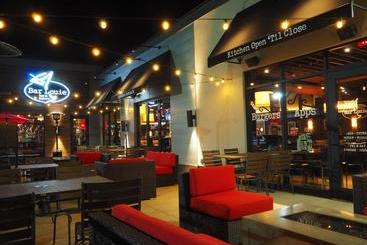 هتل Riverside Plaza