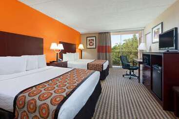 هتل Howard Johnson By Wyndham Arlington Ballpark / Six Flags
