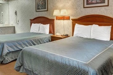 هتل Merrimac Inn & Suites
