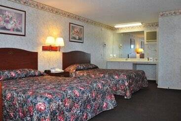هتل Merrimac Inn & Suites