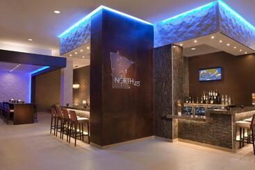 هتل Sheraton Minneapolis Downtown Convention Center