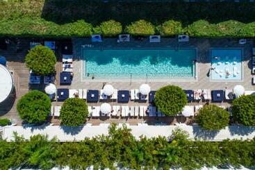 هتل Nautilus Sonesta Miami Beach