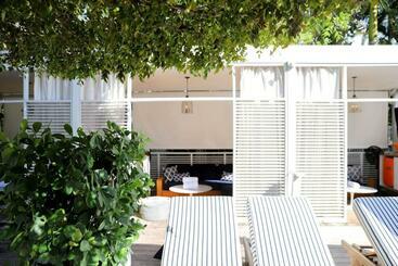 هتل Nautilus Sonesta Miami Beach