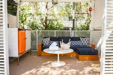 هتل Nautilus Sonesta Miami Beach