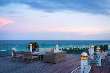 هتل Nautilus Sonesta Miami Beach