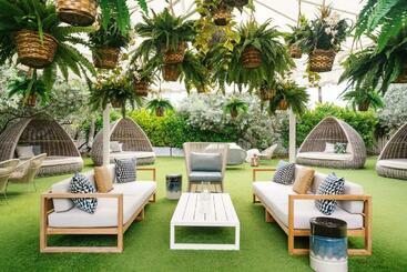 هتل Nautilus Sonesta Miami Beach