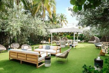 هتل Nautilus Sonesta Miami Beach